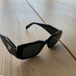 Prada sunglasses - PRADA
PR 17WS